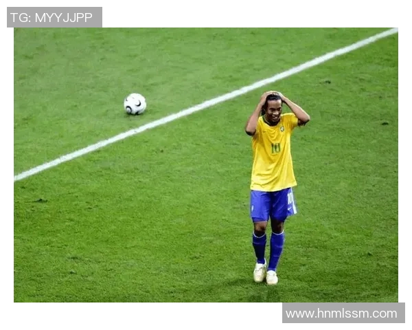 足球小罗的传奇之路:从巴西街头到世界足球巅峰的辉煌历程 足球小罗的传奇之路:从巴西街头到世界足球巅峰的辉煌历程